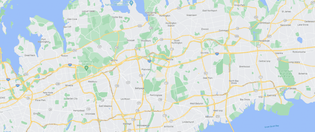 A map of Long Island highlights towns like Hicksville, Farmingdale, and West Islip. Catering companies in these areas are easily accessible via major roads such as the Southern State Parkway and Northern State Parkway. Green areas depict parks or forests for potential outdoor catering events.
